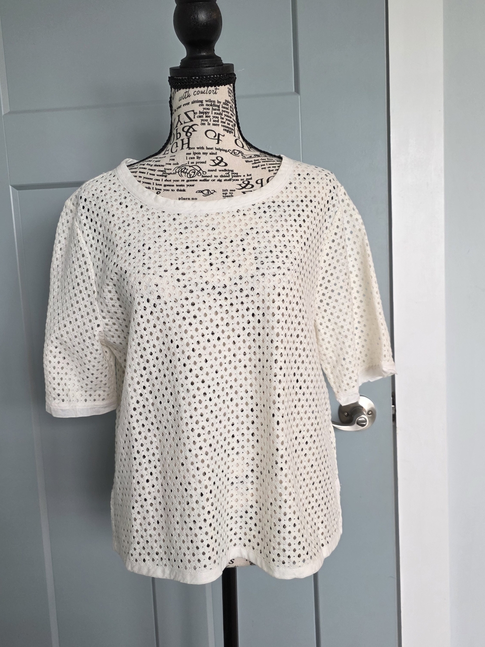 ​Banana Republic White Eyelet Lace Top Short Sleeve Back Zip Blouse Large